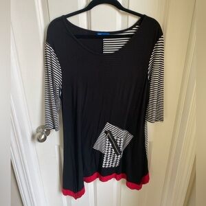 Black&White Striped Tunic Top